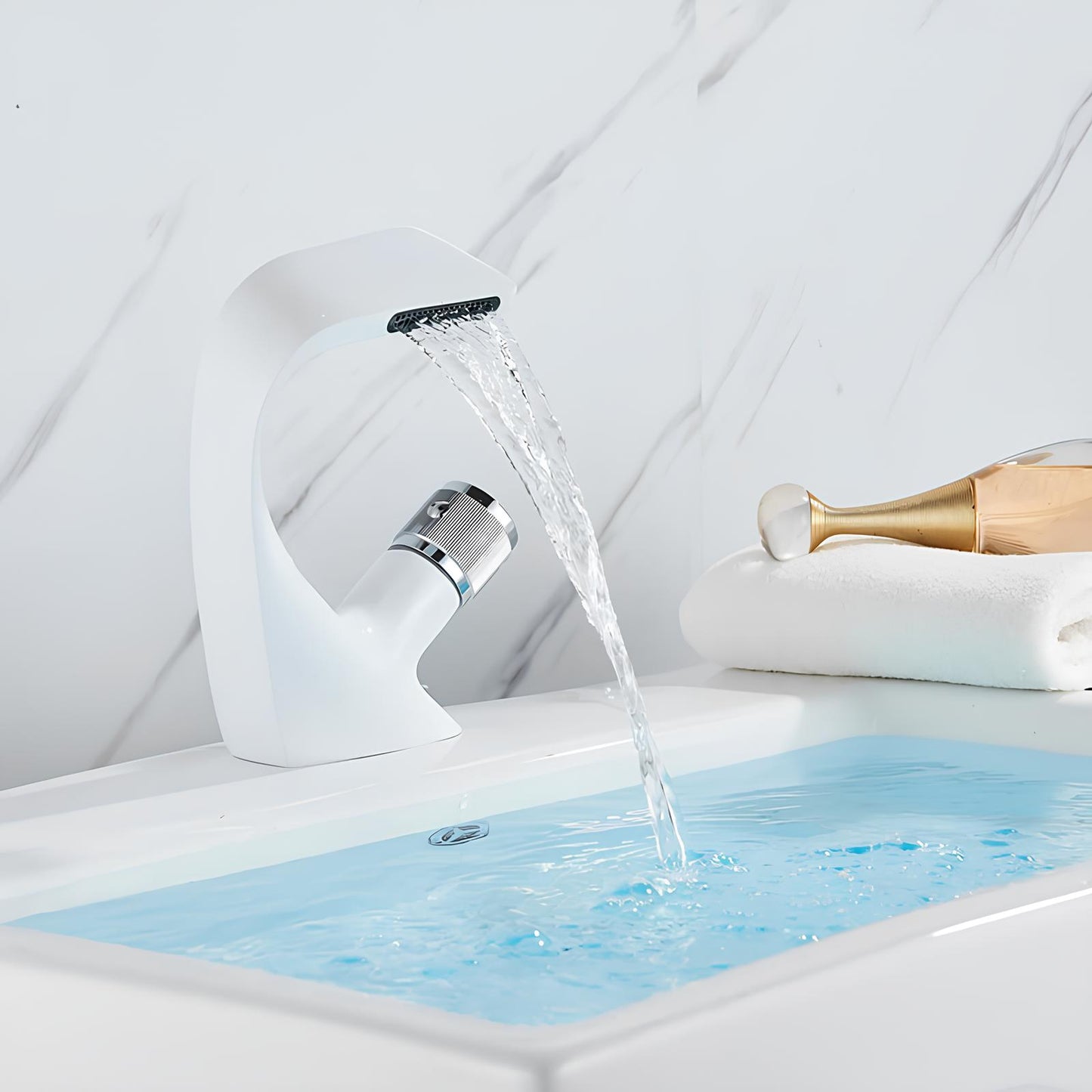 Robinet lavabo à bec cascade