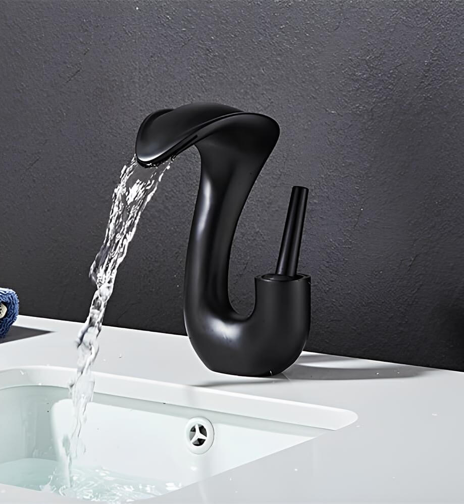 Robinet lavabo cascade compact – mitigeur design en laiton
