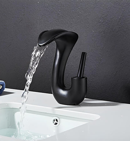 Robinet lavabo cascade compact – mitigeur design en laiton