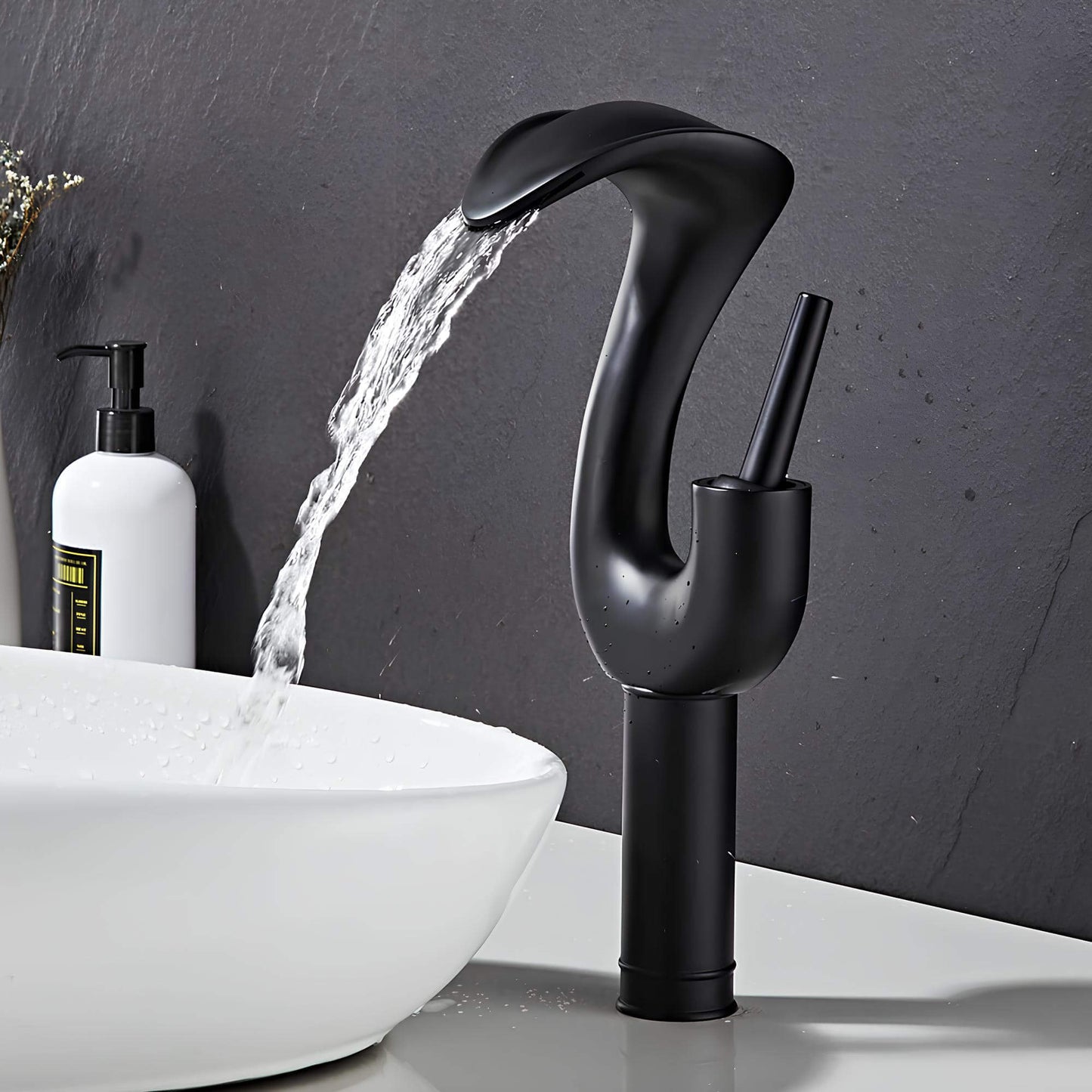 Robinet lavabo cascade grand format – mitigeur design en laiton