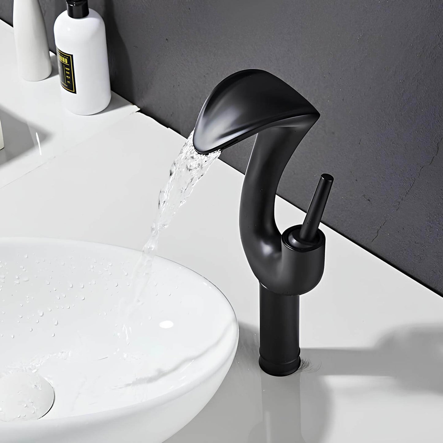 Robinet lavabo cascade grand format – mitigeur design en laiton