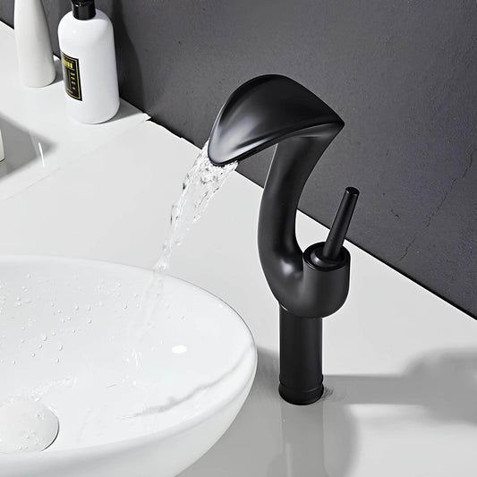Robinet lavabo cascade grand format – mitigeur design en laiton