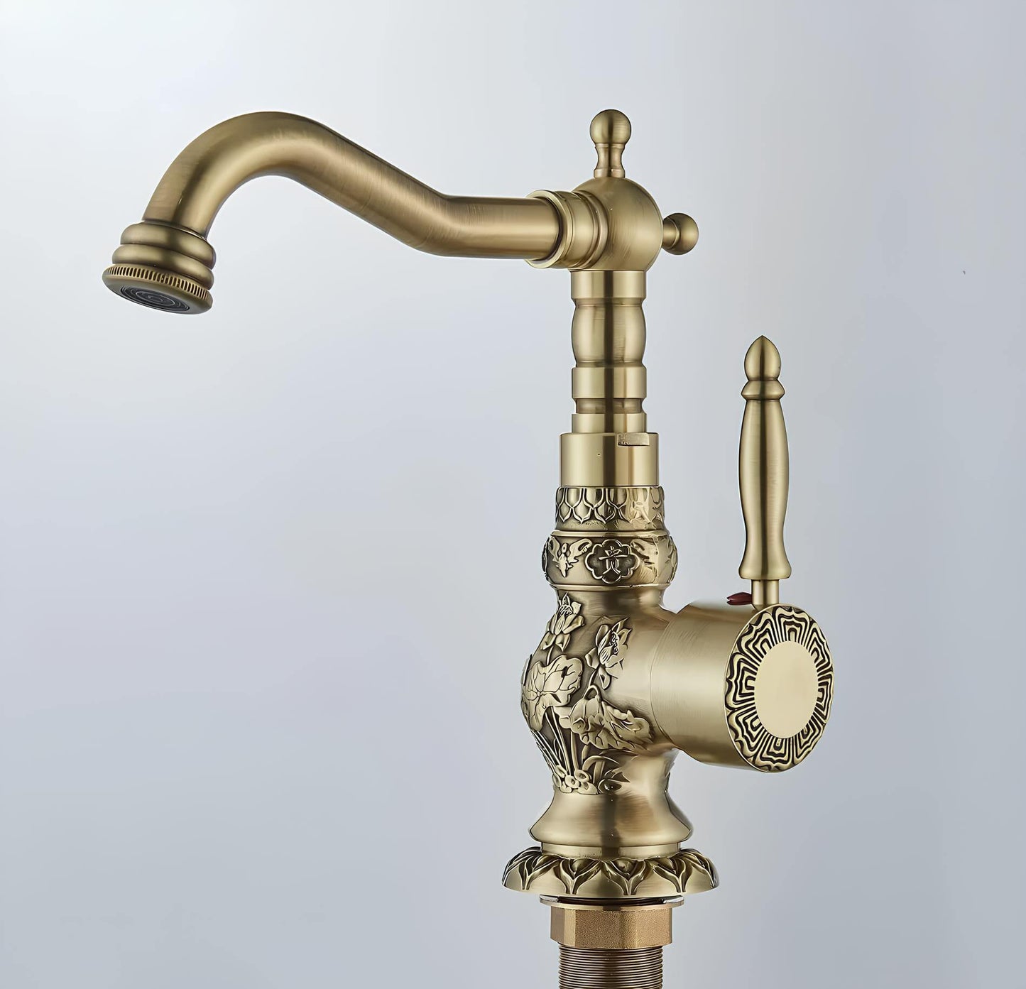 Robinet lavabo vintage sculpté - Grande version