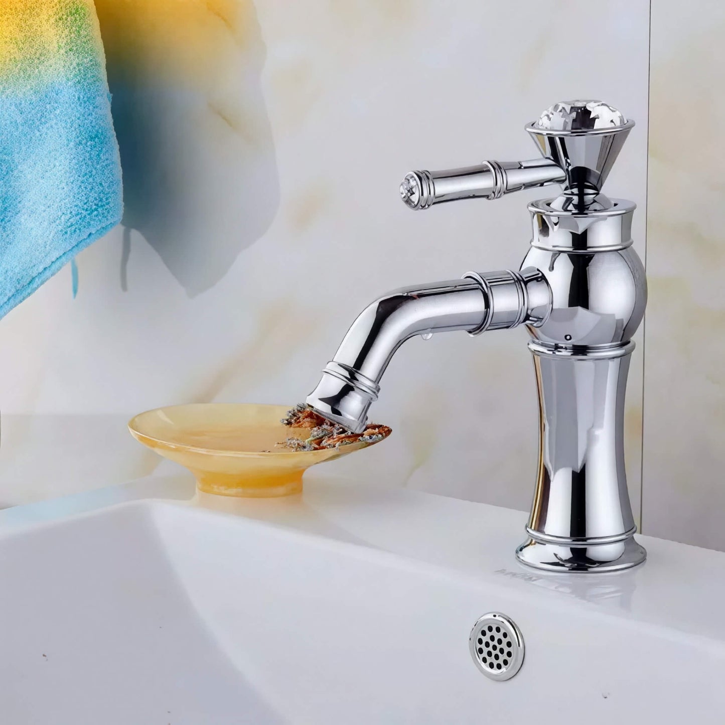 Robinet lavabo ou vasque moderne - Détail diamant