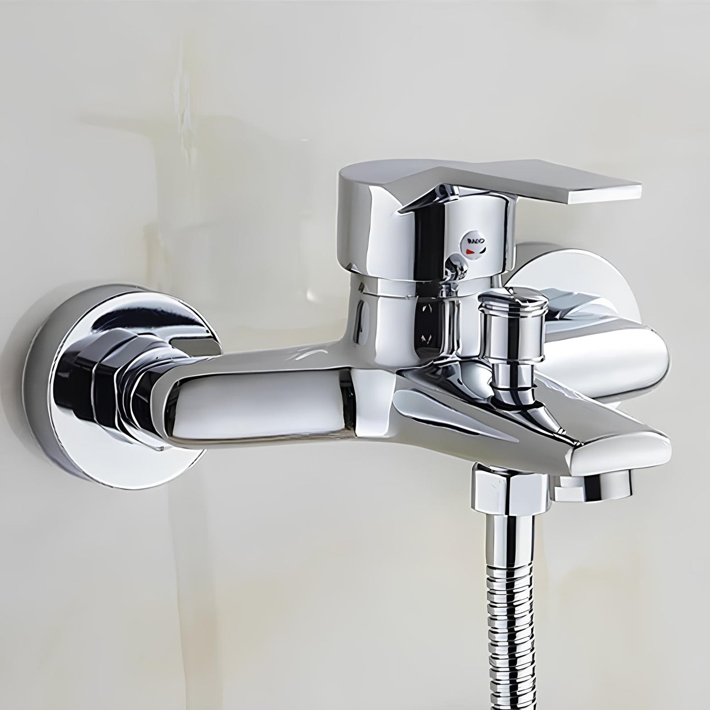 Robinet mitigeur mural avec bouton-poussoir